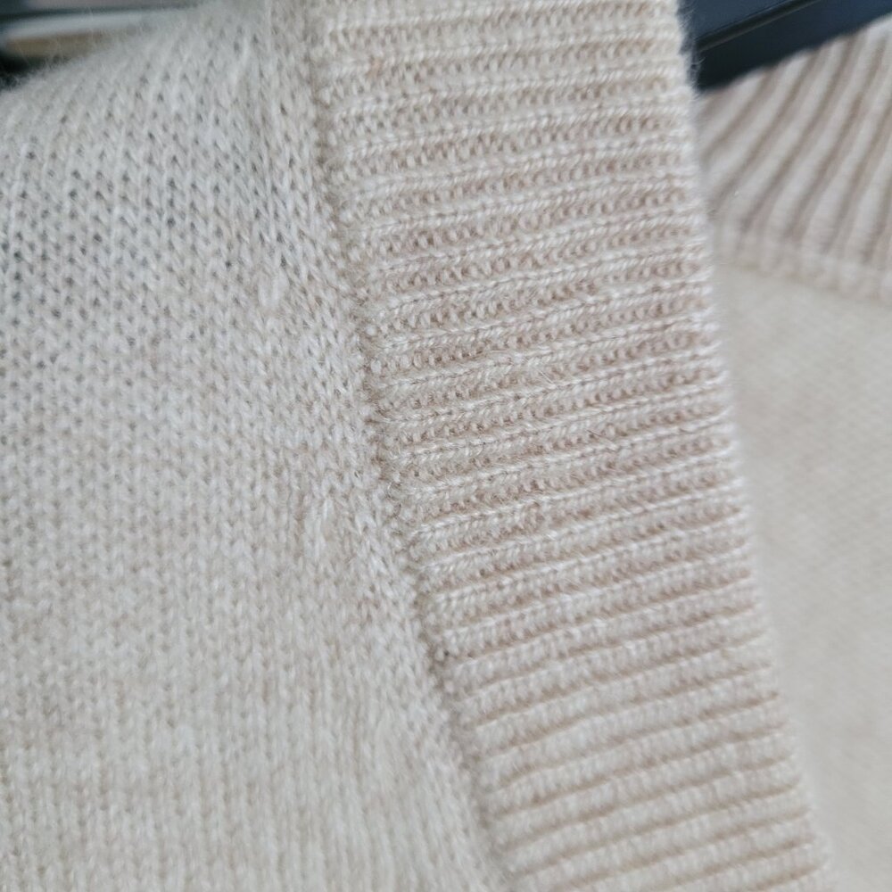 Jenni Kayne Flynn V-Neck Cashmere Sweater in Light Oatmeal - Picture 9 of 15